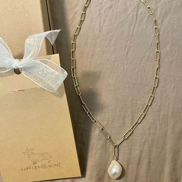 Thea Pearl Necklace (Waffles & Honey) - Picture 2 of 3